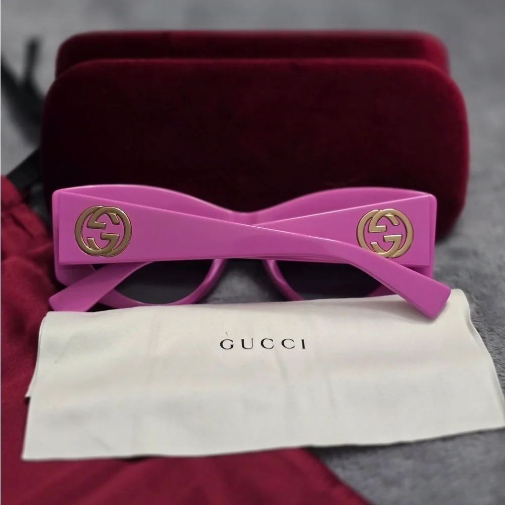 Gucci Cat-Eye Women’s Sunglasses-Black and Fuchsia New in Box